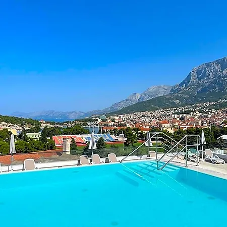 Uzelac - Pool & Sea View In *